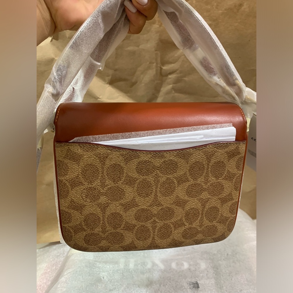 Sold❌‼️Cassie Crossbody Bag 19 In Signature Canvas - Picture 10 of 16